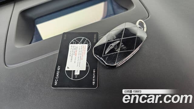 Genesis GV70 2025 — Photo 17/30