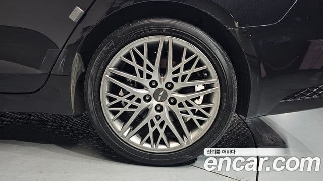 Genesis G70 2021 — Photo 1/34
