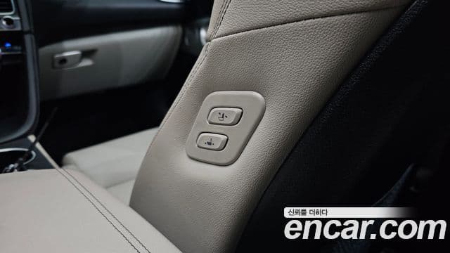 Genesis G70 2021 — Photo 12/34