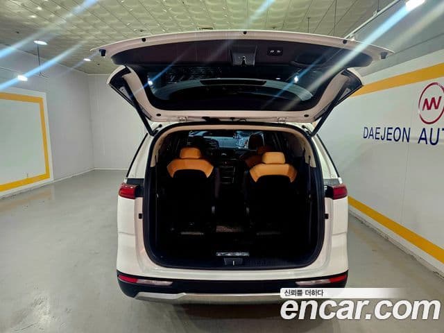Kia Carnival 2023 — фото 4 из 20