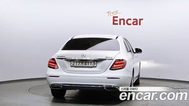 Mercedes-Benz E-Class 2018 — Фото 4/20