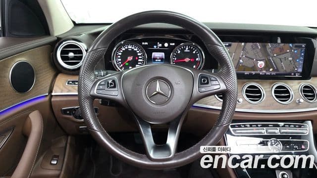 Mercedes-Benz E-Class 2018 — Фото 12/20