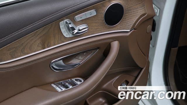 Mercedes-Benz E-Class 2018 — Фото 16/20