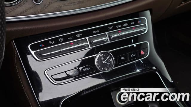 Mercedes-Benz E-Class 2018 — Фото 17/20