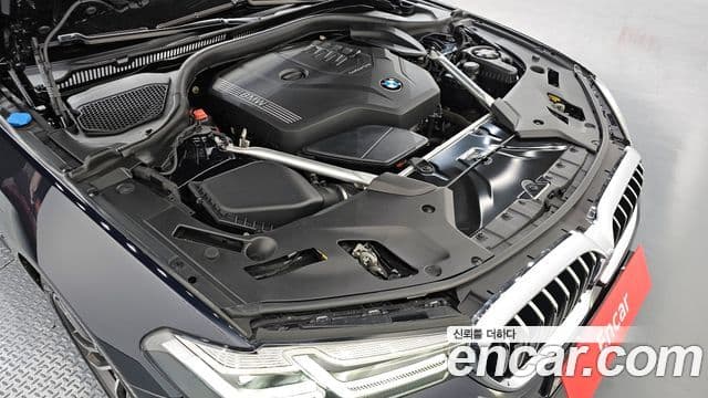 BMW 5 Series 2023 — ფოტო 12/20