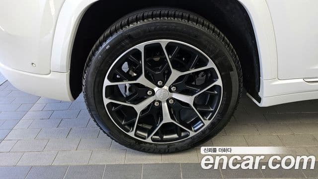 Jeep Grand Cherokee 2023 — Şəkil 5/20