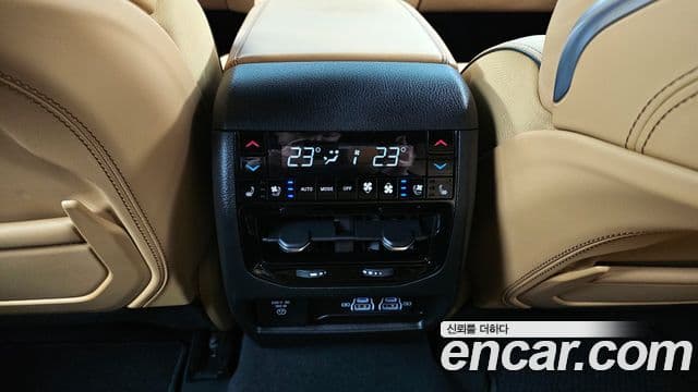 Jeep Grand Cherokee 2023 — Şəkil 18/20