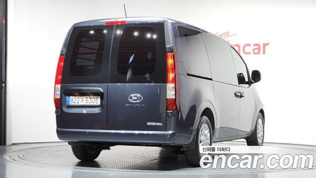 Hyundai Staria 2022 — ფოტო 2/20