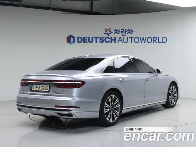 Audi A8 2021 — ფოტო 17/19