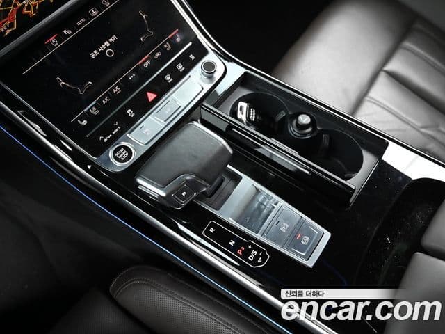Audi A8 2021 — ფოტო 18/19