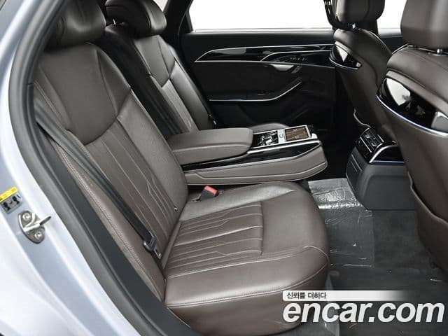 Audi A8 2021 — ფოტო 8/19