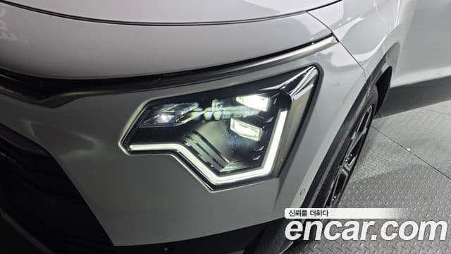 Kia Niro 2025 — Photo 25/34