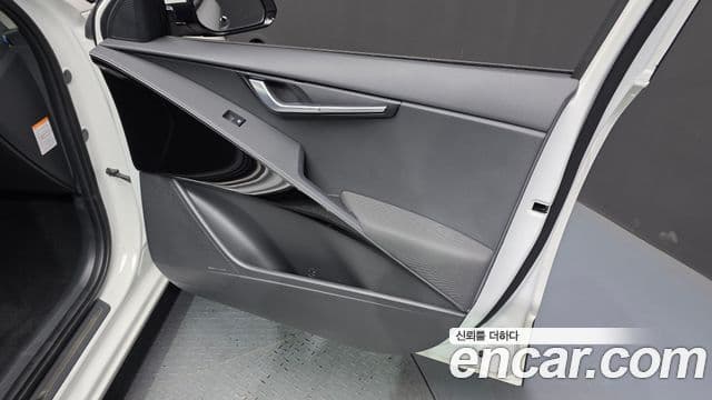 Kia Niro 2025 — Photo 9/34