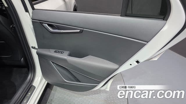 Kia Niro 2025 — Photo 30/34
