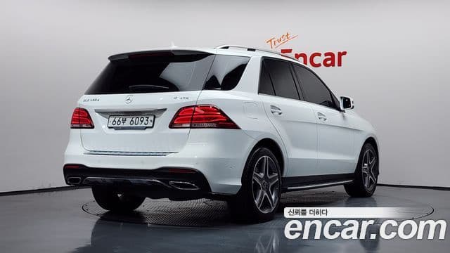 Mercedes-Benz GLE-Class 2018 — ფოტო 8/20