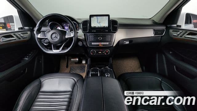 Mercedes-Benz GLE-Class 2018 — ფოტო 15/20