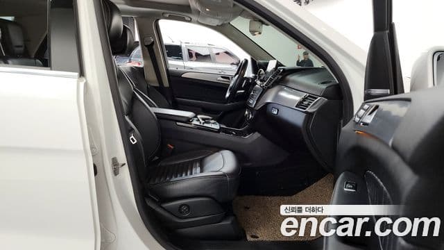 Mercedes-Benz GLE-Class 2018 — ფოტო 16/20