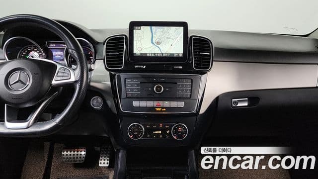 Mercedes-Benz GLE-Class 2018 — ფოტო 14/20