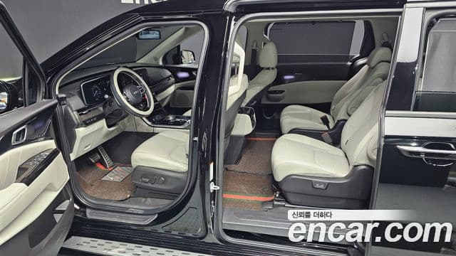 Kia Carnival 2023 — фото 12 из 20