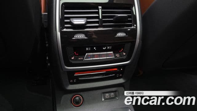 BMW X7 2022 — ფოტო 17/20