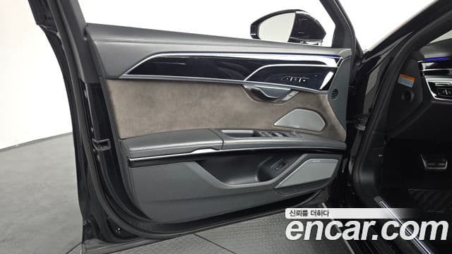 Audi A8 2020 — Photo 33/38