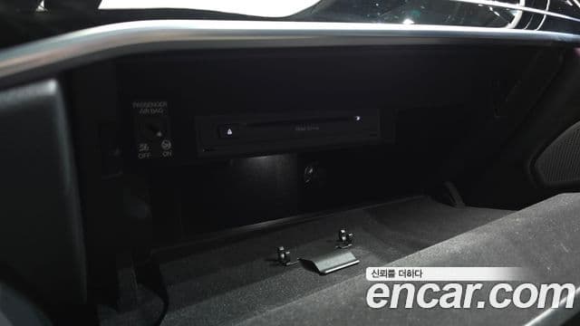 Audi A8 2020 — Photo 17/38