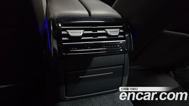 Audi A8 2020 — Photo 7/38