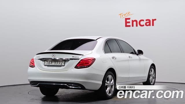 Mercedes-Benz C-Class 2018 — Şəkil 18/20