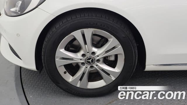 Mercedes-Benz C-Class 2018 — Şəkil 10/20