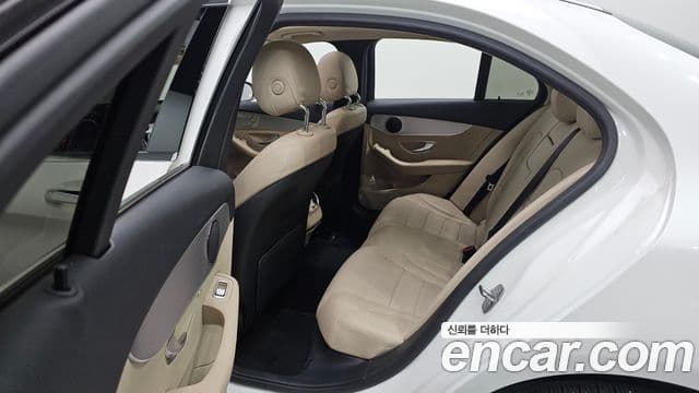 Mercedes-Benz C-Class 2018 — Şəkil 12/20