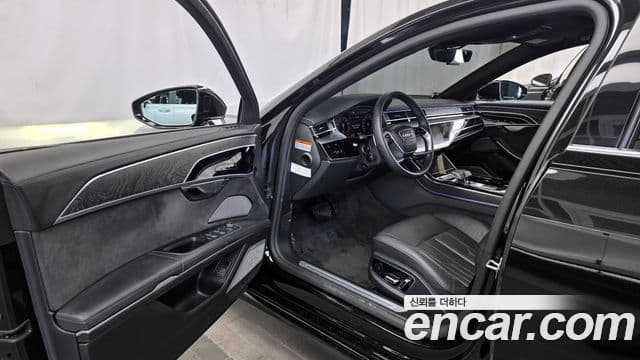 Audi A8 2023 — Photo 1/20