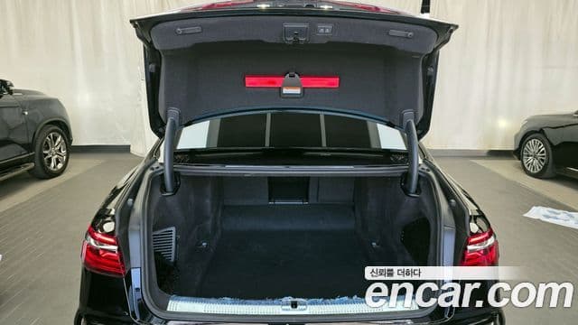 Audi A8 2023 — Photo 19/20