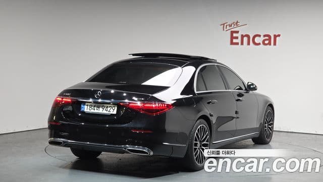 Mercedes-Benz S-Class 2022 — Photo 11/36