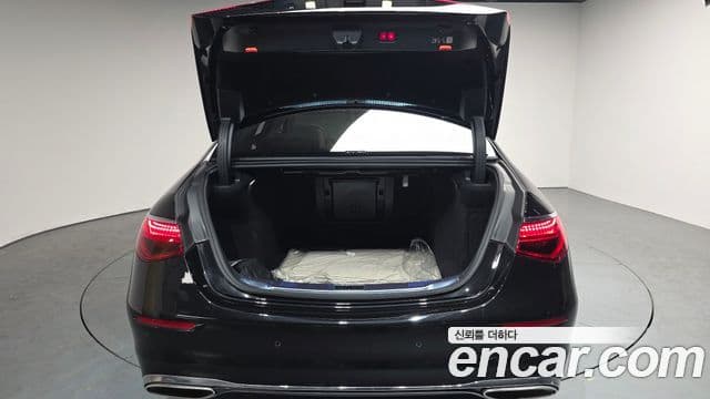 Mercedes-Benz S-Class 2022 — Photo 4/36