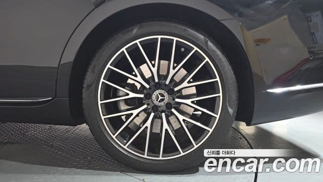 Mercedes-Benz S-Class 2022 — Photo 27/36