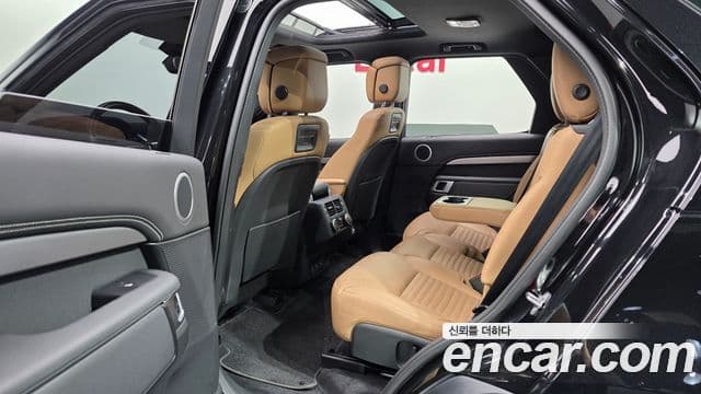 Land Rover Discovery 5 2023 — Фото 11/20