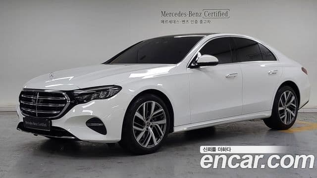 Mercedes-Benz E-Class 2024 — ფოტო 8/17