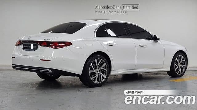 Mercedes-Benz E-Class 2024 — ფოტო 7/17