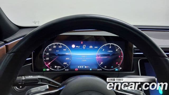 Mercedes-Benz E-Class 2024 — ფოტო 10/17