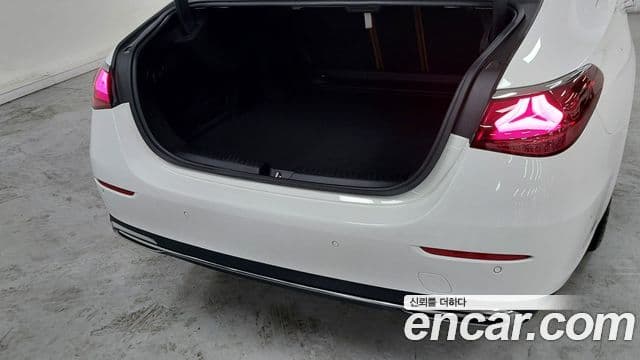 Mercedes-Benz E-Class 2024 — ფოტო 2/17