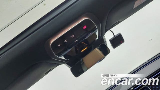Mercedes-Benz E-Class 2024 — ფოტო 17/17