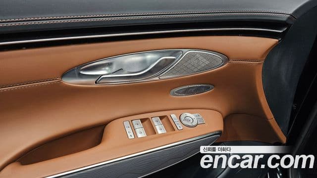 Genesis GV70 2021 — ფოტო 17/20