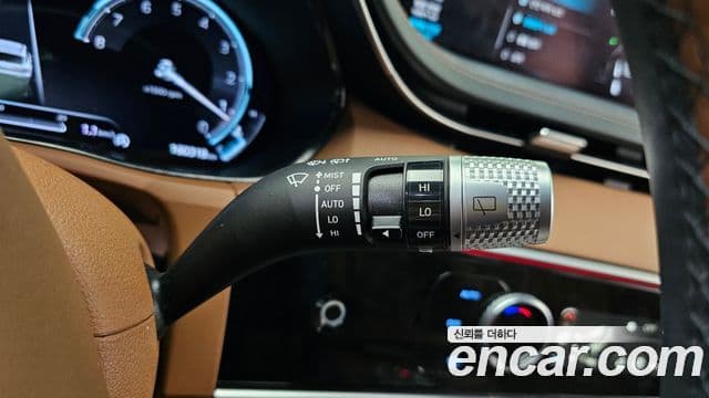 Genesis GV70 2021 — Photo 29/30