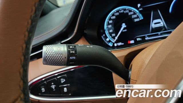 Genesis GV70 2021 — Photo 17/30