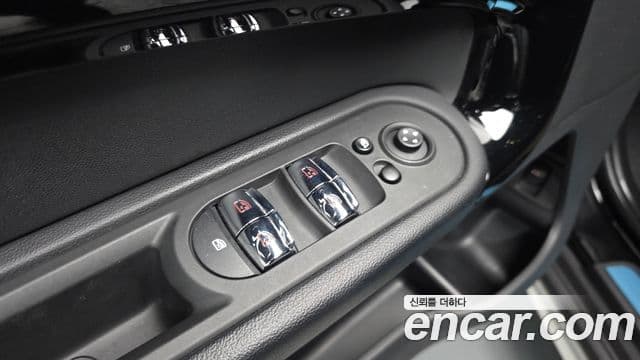 Mini Cooper Countryman 2021 — Şəkil 25/33