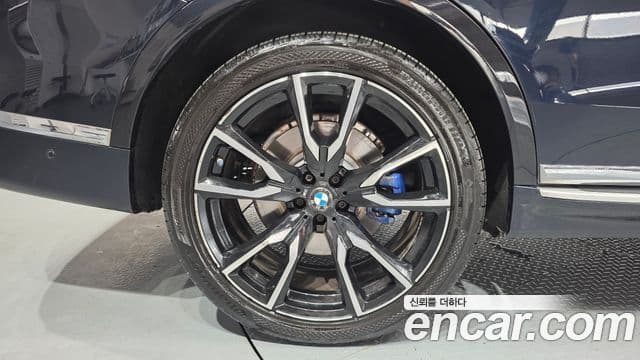 BMW X7 2021 — ფოტო 4/20