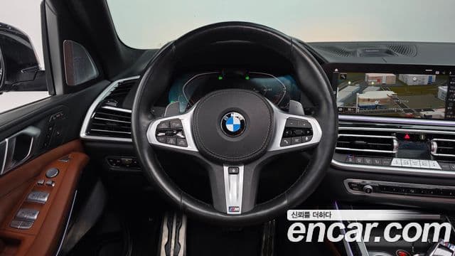BMW X7 2021 — ფოტო 13/20