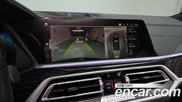 BMW X7 2021 — ფოტო 15/20