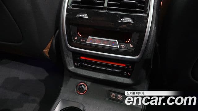 BMW X7 2021 — ფოტო 19/20