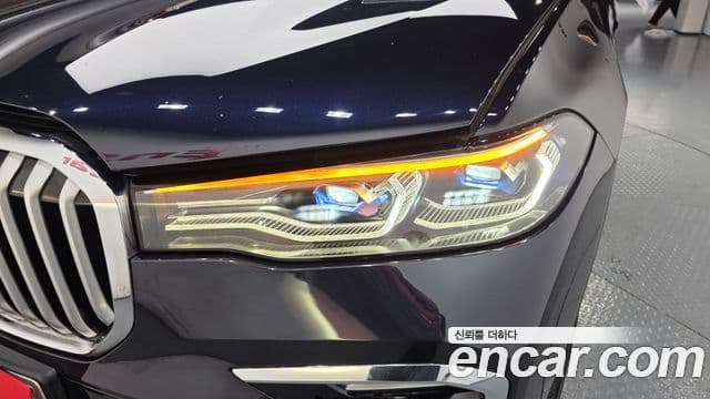 BMW X7 2021 — Photo 27/36